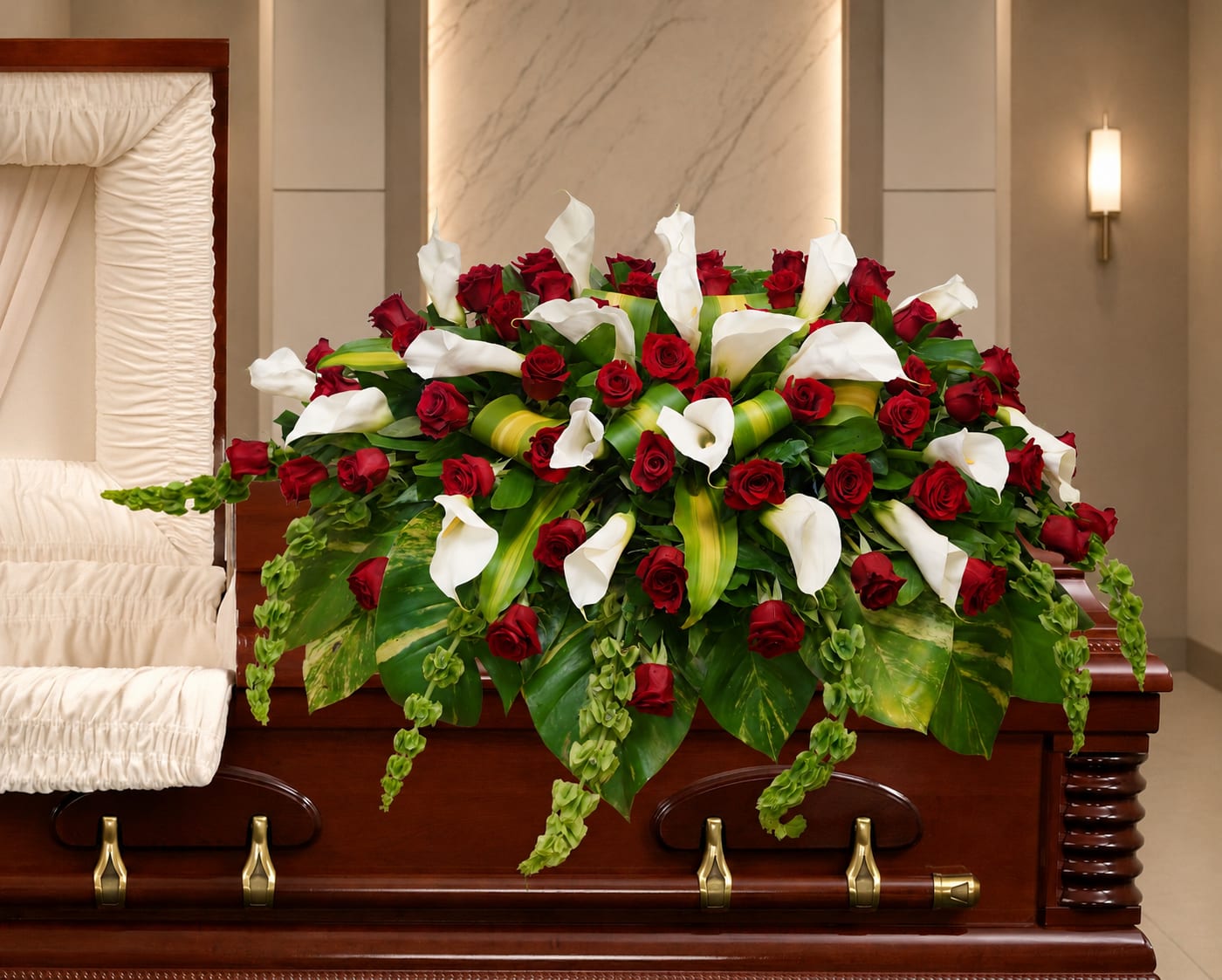 CV-11 Casket cover doble de rosas, lirios cala y campana de Irlanda