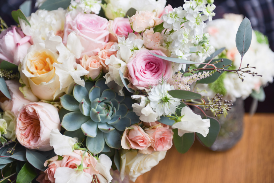 20 Stunning Winter Wedding Bouquets for Cold-Weather Ceremonies