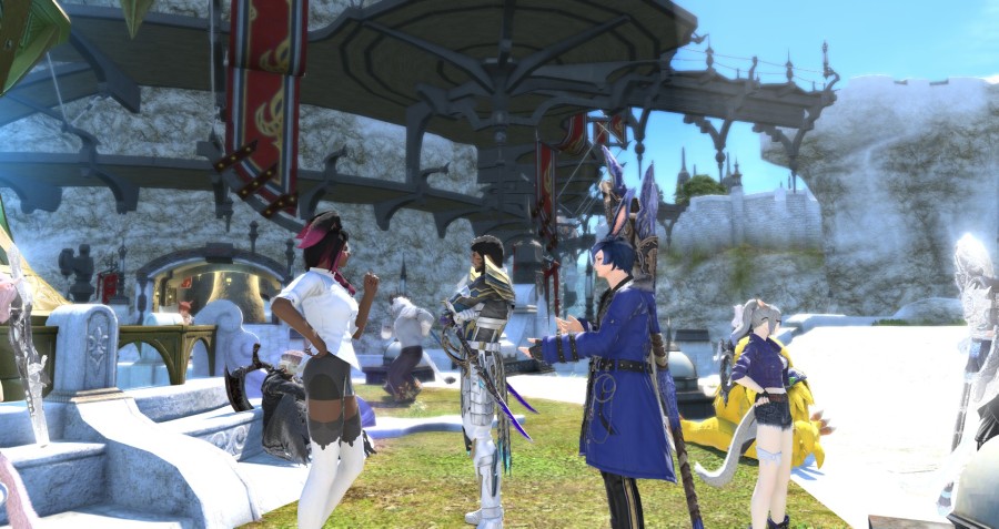 Lopp chats with a fellow adventurer at Limsa Lominsa