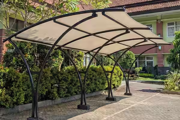 Pemasangan Tenda Membrane Area Drop-off Kendaraan Sekolah dan Kampus
