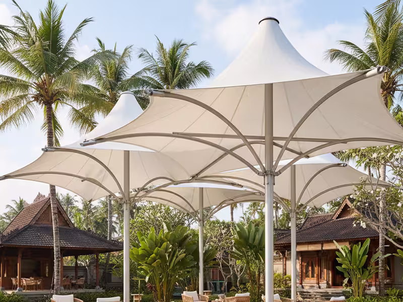 Tenda Payung Membrane Estetik untuk Area Kolam Renang Resort dan Hotel