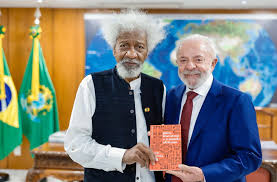 Tinubu’s Brazil Visit: Soyinka Meets President Lula, Presents Translated Book