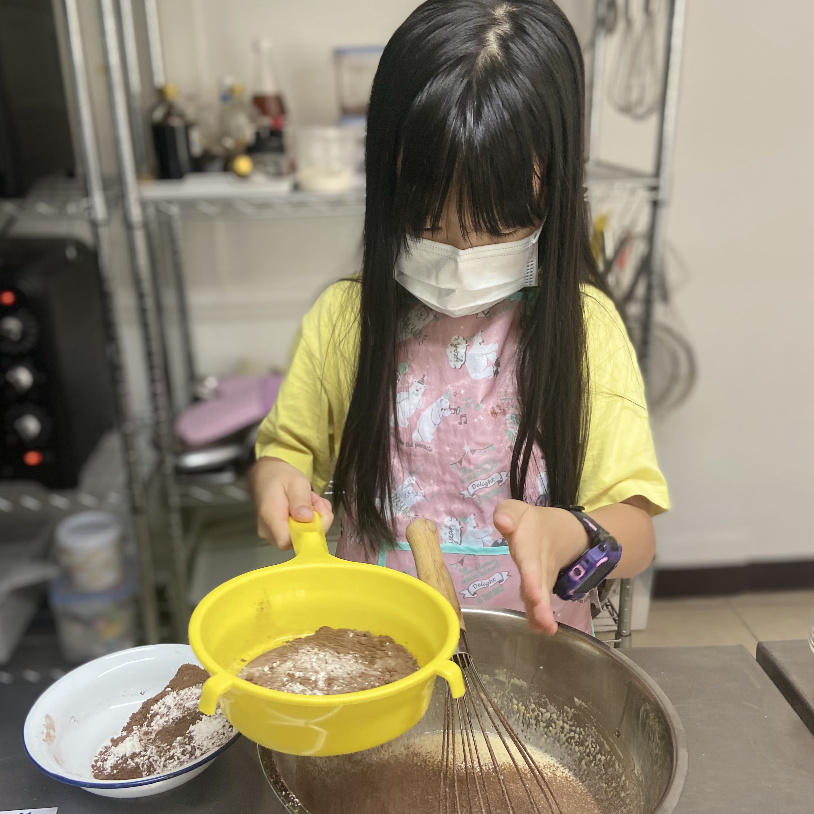Kids decorating treats at baking class