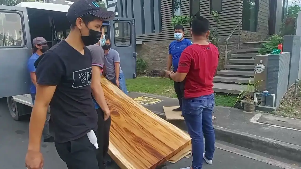 From Traditional to Modern Versatility of Acacia Wood Tables