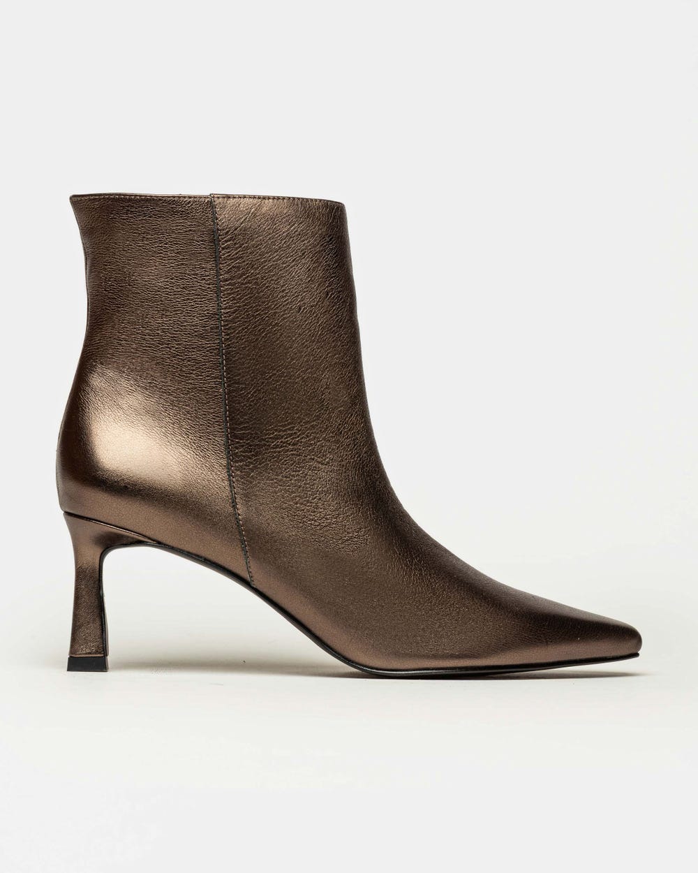 Bota caña media Whitney en cuero metalizado