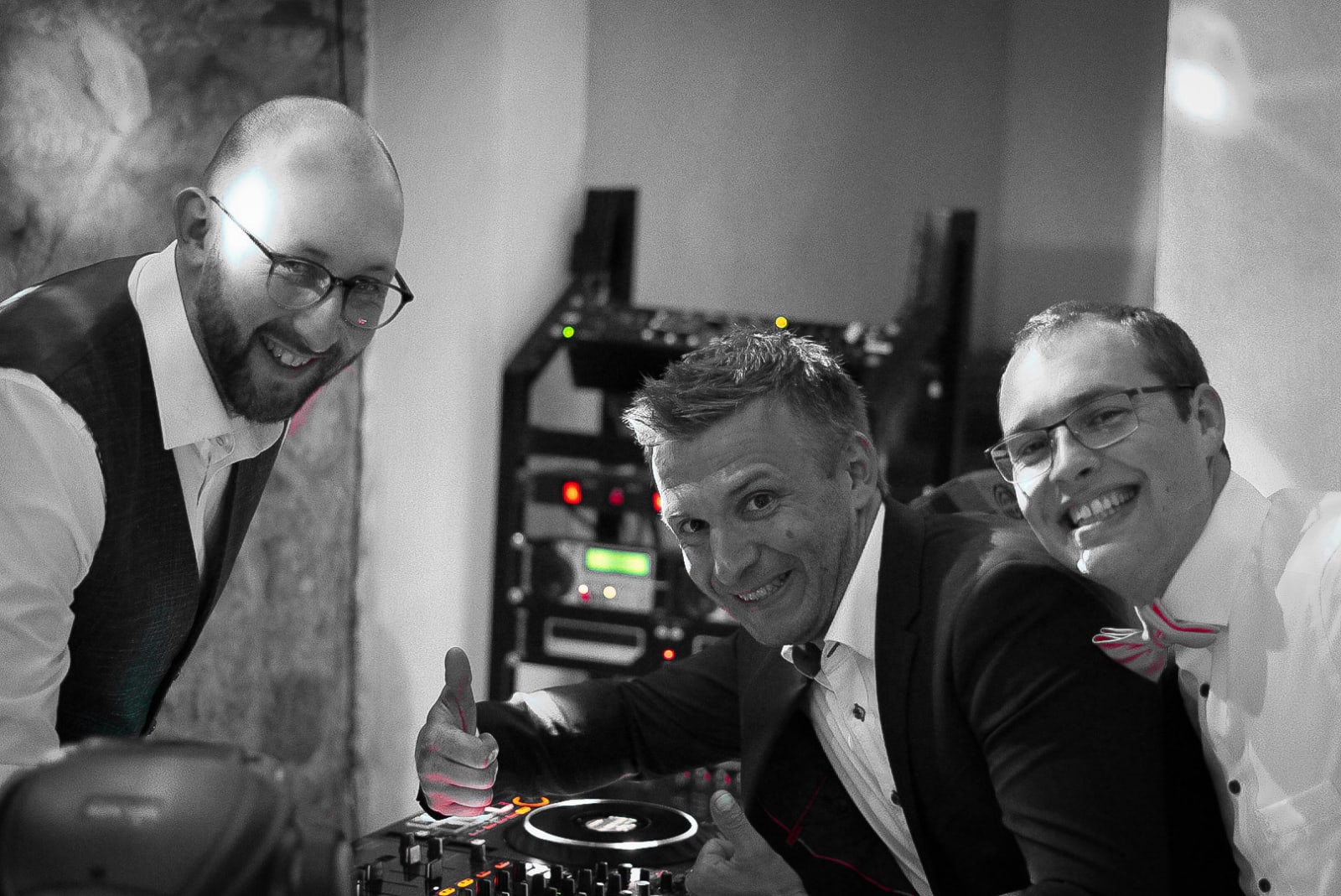 Gäste feiern auf einer Hochzeit in Mannheim – DJ Mannheim an den Regeln