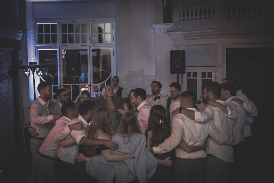 Stimmung an der Bar bei einer Hochzeit in Schwetzingen – DJ Sebastian Graf sorgt für den Abend