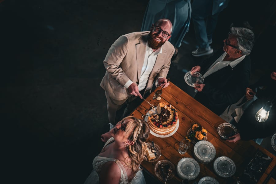 Brautpaar am Abend ihrer Hochzeit in Mannheim – DJ Mannheim begleitet den Abend