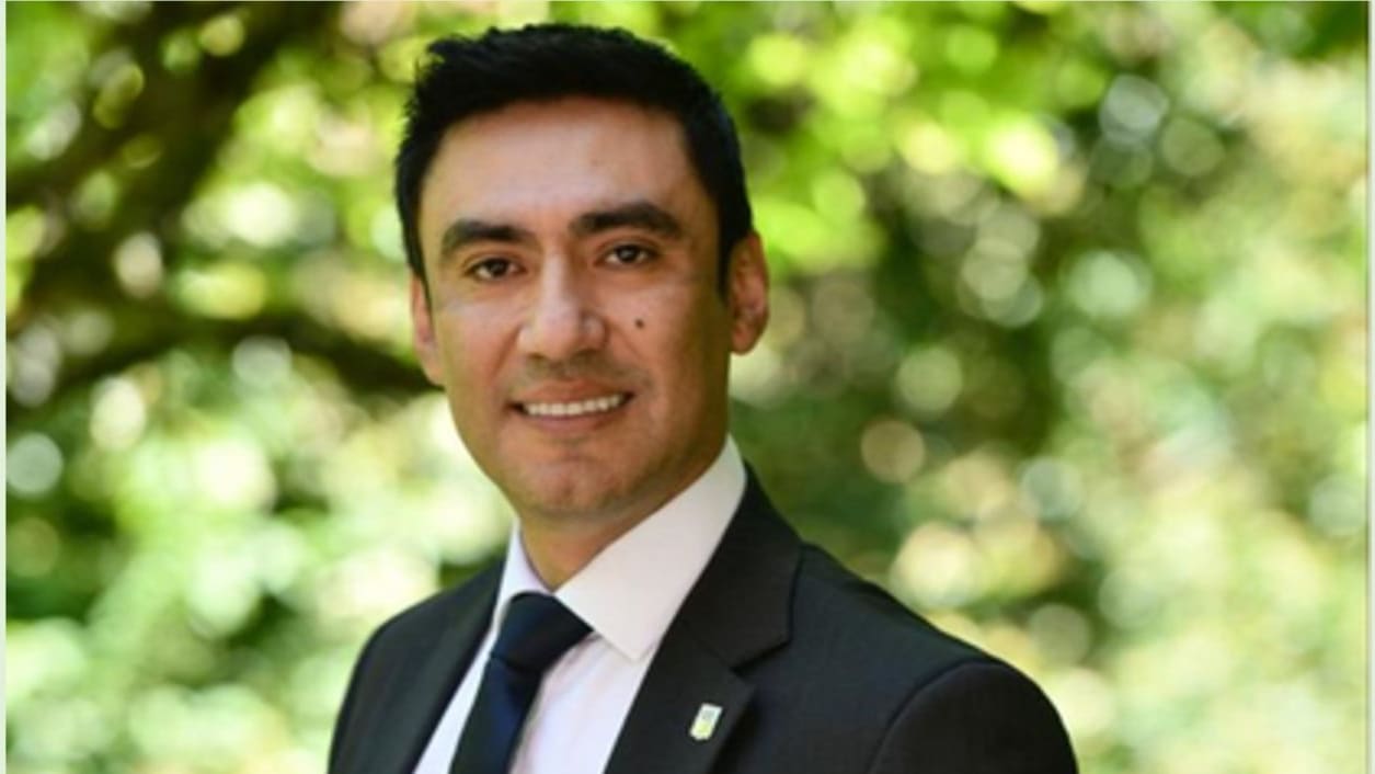 Retrato del abogado Darío Parra Sepúlveda, nuevo juez de Policía Local de Puerto Varas