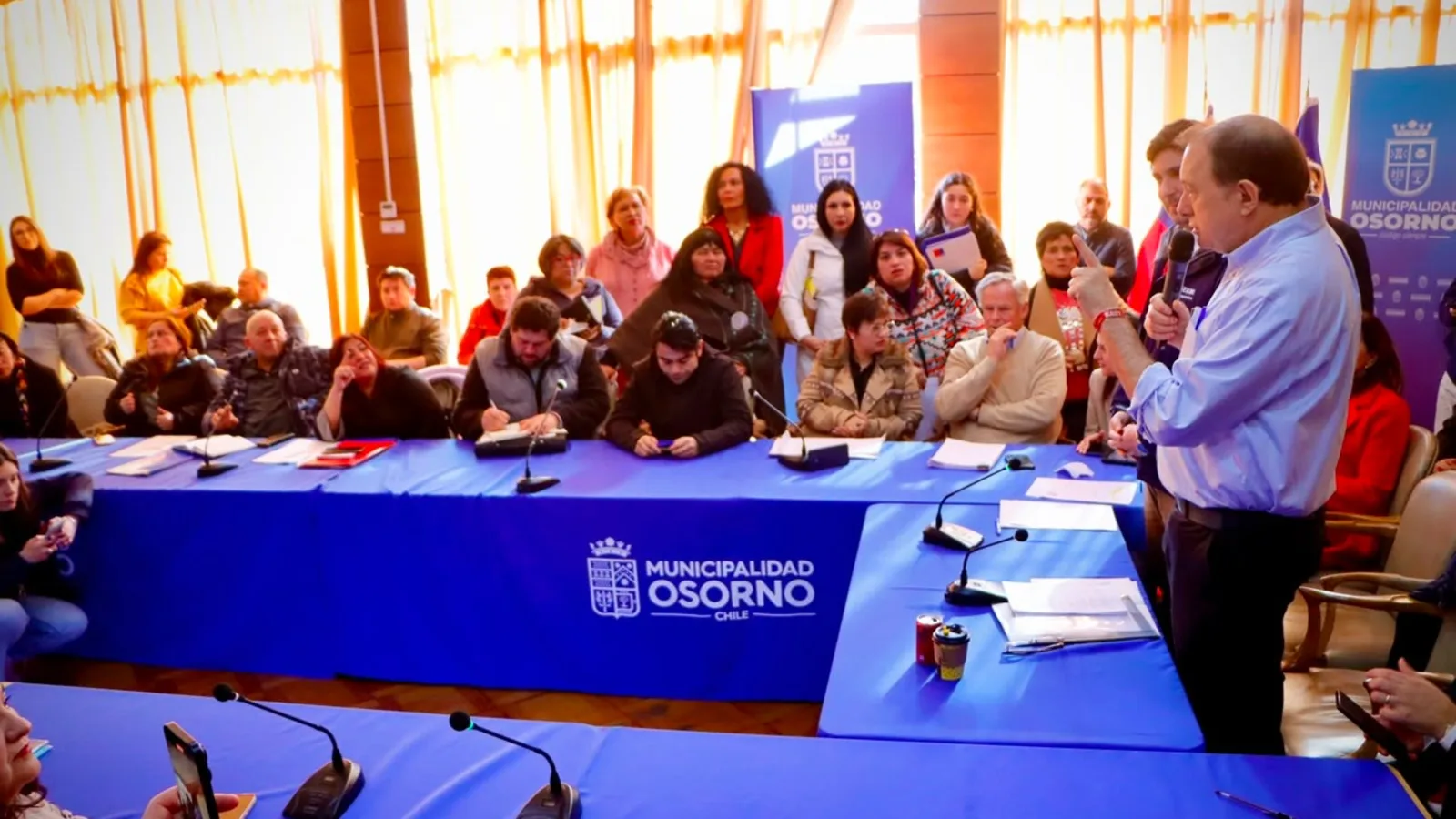 El ministro de Vivienda y Urbanismo expone ante dirigentes de la Mesa de Vivienda de Osorno