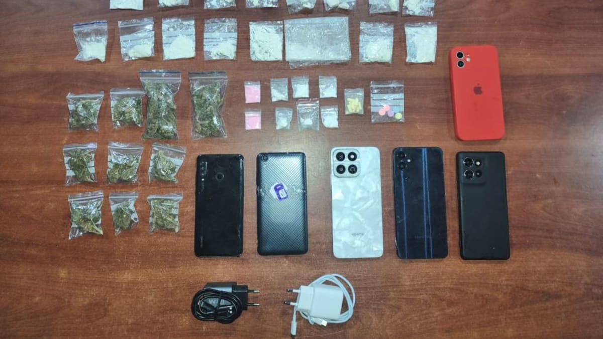 Drogas, pastillas y teléfonos incautados durante procedimiento policial en Mirasol