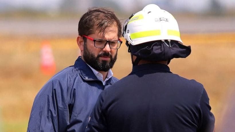 Presidente Boric llega al Biobío para reunión de emergencia por incendios