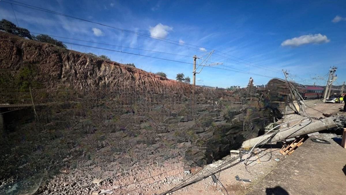 Investigación de accidente de tren en España apunta a rotura de vía