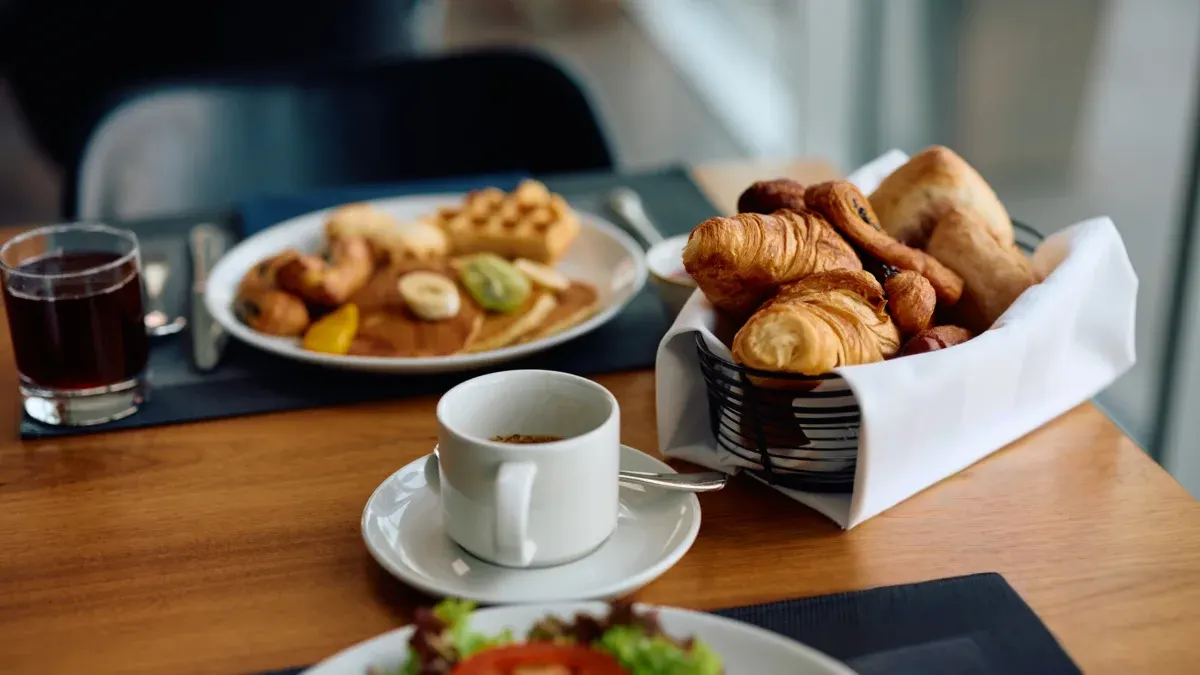 Médico revela 3 alimentos que restan energía en el desayuno