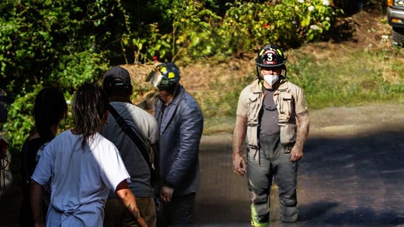 Senapred ordena evacuaciones por incendios forestales en Ñuble y Biobío