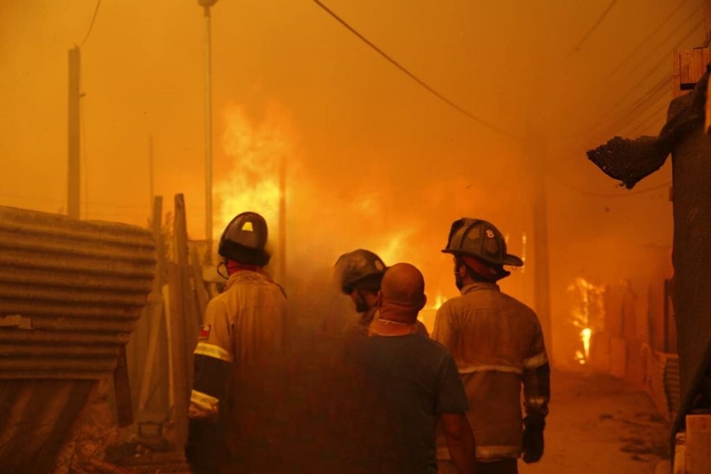 Carabineros encuentra bidones de combustible en rutas de incendios forestales