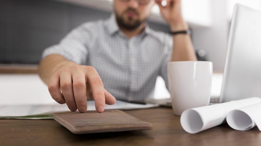 Deuda de Hogares Cae 16,9% y Carga Financiera se Reduce Según CMF 2025