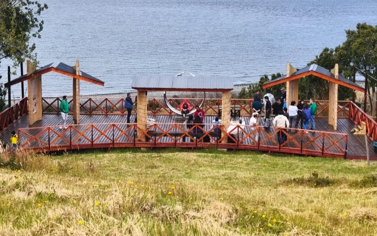 Queilen inaugura Mirador Pú Vilú con leyenda de Chiloé
