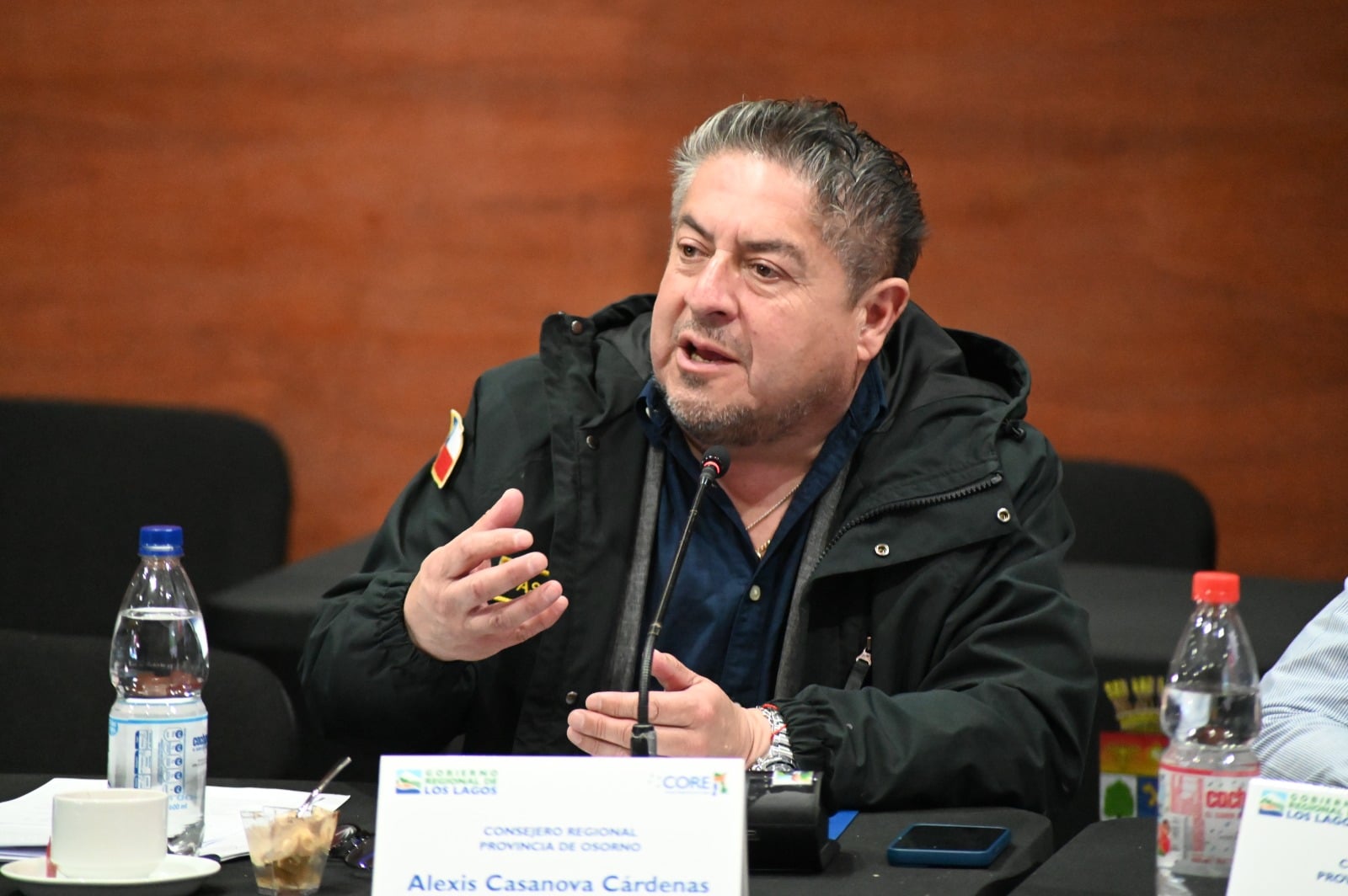 Casanova llama a equilibrio en debate salmonero del Lago Llanquihue