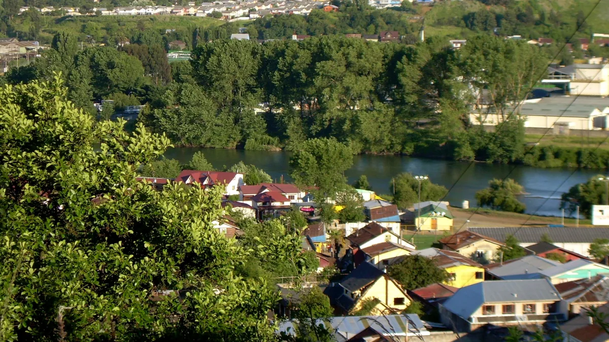 El río Rahue a su paso por la ciudad de Osorno