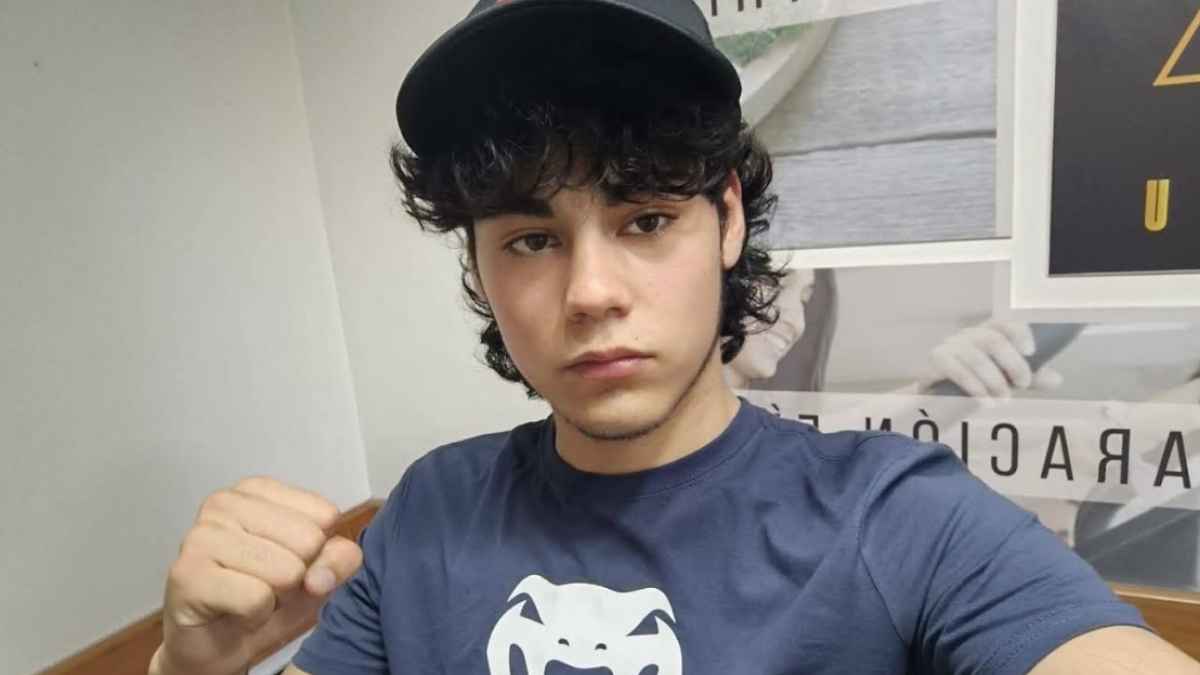 El deportista Alexis Casanova, de Puerto Varas, tricampeón nacional juvenil de kickboxing
