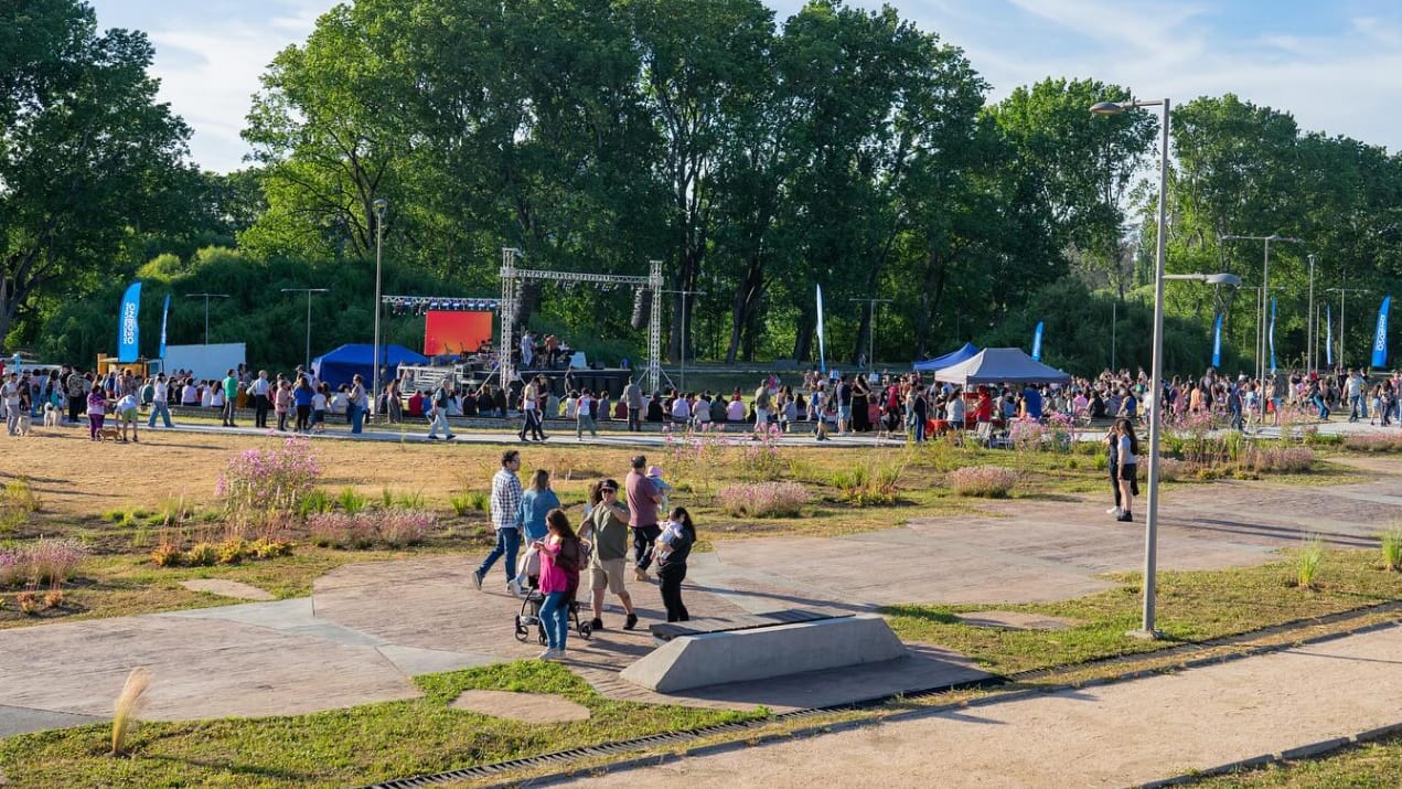 El Parque Alberto Hott de Osorno, en el sector Ovejería, con público durante una jornada abierta