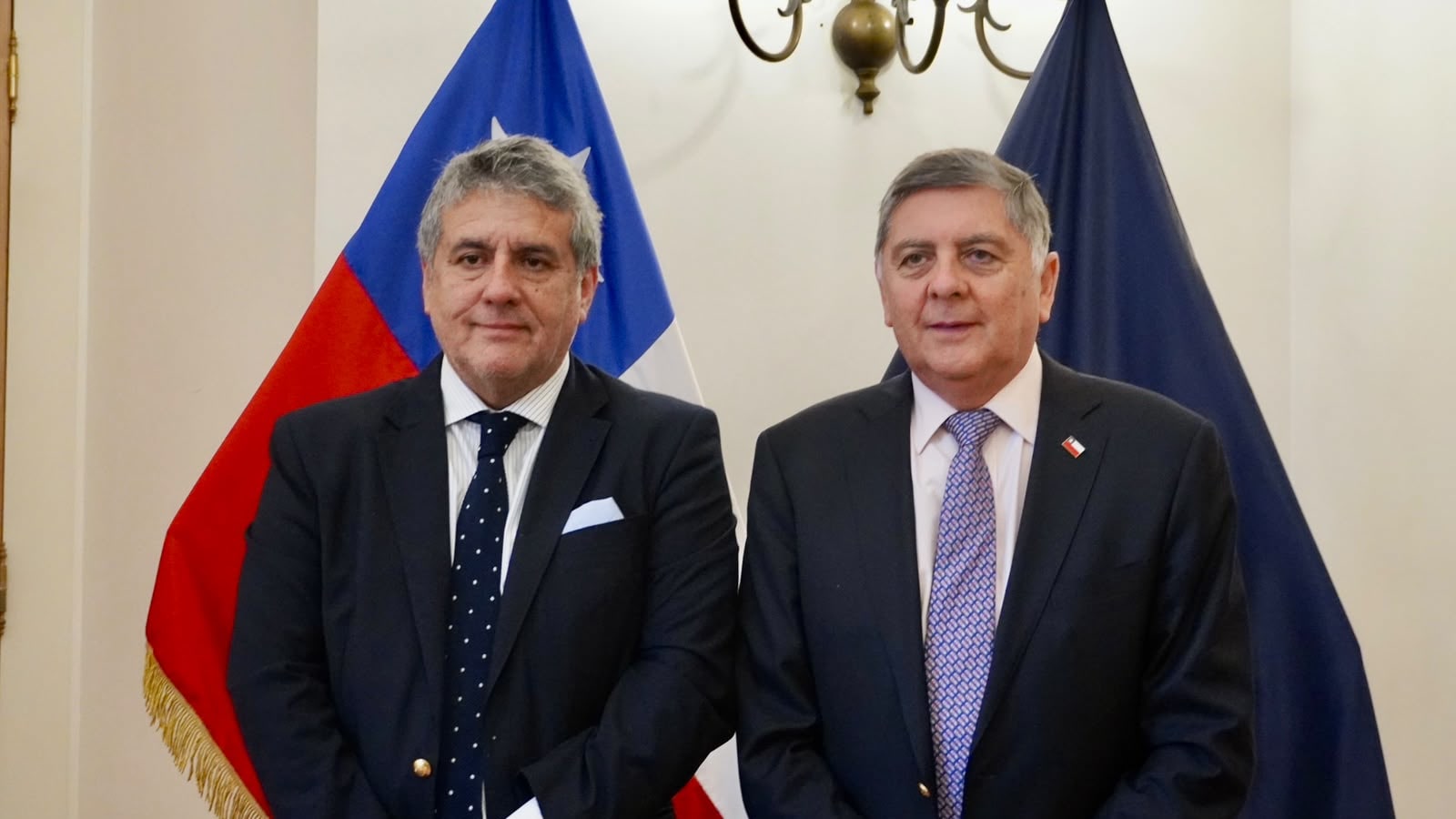 El gobernador regional de Los Lagos y el ministro del Interior tras su reunión en La Moneda por el paso Cardenal Samoré