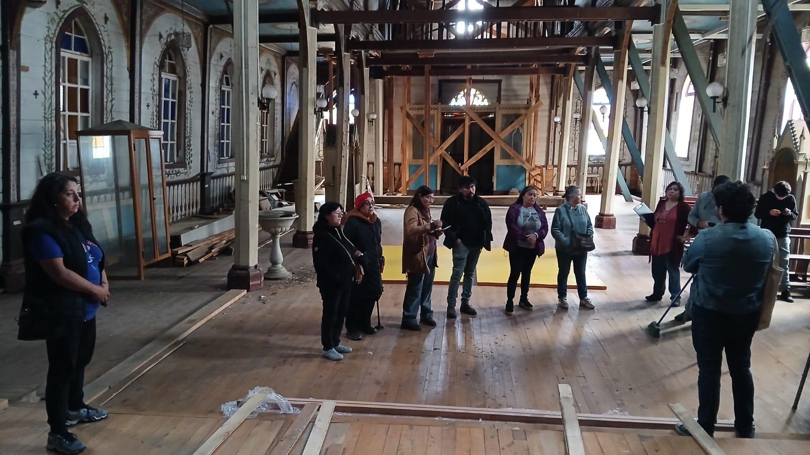 Interior de la iglesia Nuestra Señora del Rosario de Maullín con las estructuras de refuerzo de las obras de emergencia