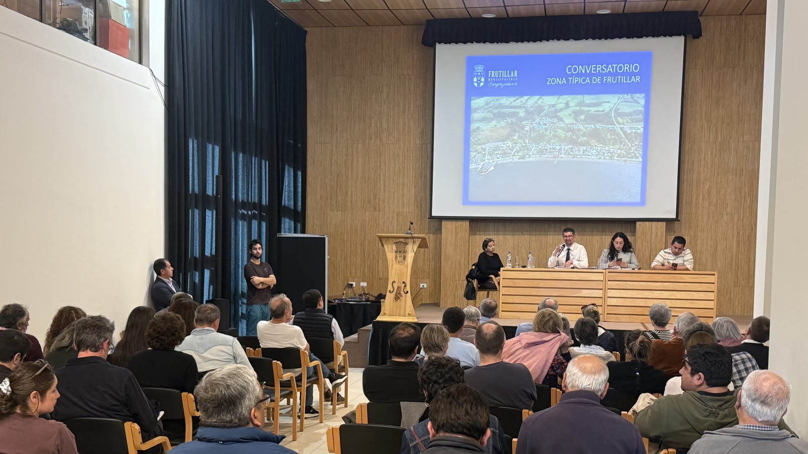 Reunión sobre la Zona Típica en la Biblioteca Municipal de Frutillar, el 14 de octubre de 2026