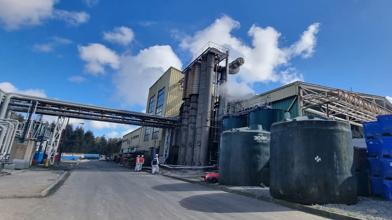 Planta de Pesquera La Portada en Salto Grande, Puerto Montt, durante una fiscalización de la Superintendencia del Medio Ambiente