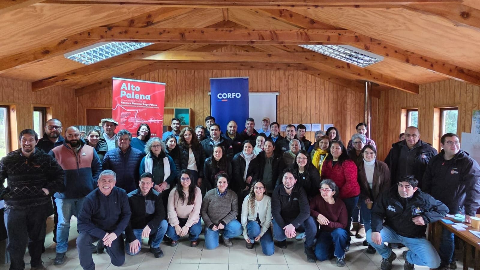 Emprendedores y equipo de Corfo Los Lagos en una jornada anterior en la provincia de Palena, imagen de archivo