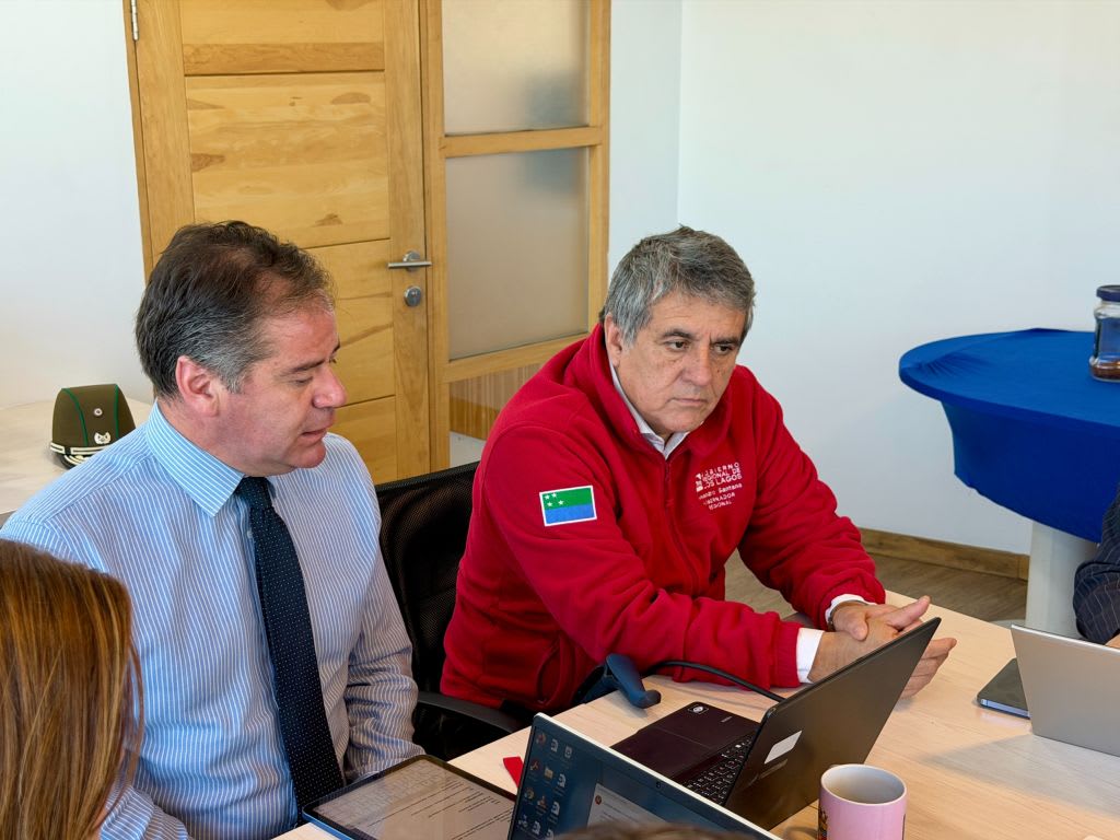 El gobernador regional Alejandro Santana en una reunión de trabajo sobre seguridad. Imagen de archivo