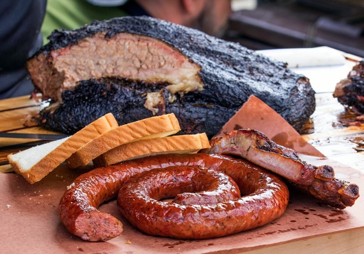 Vaqueros Texas Bar-B-Q.