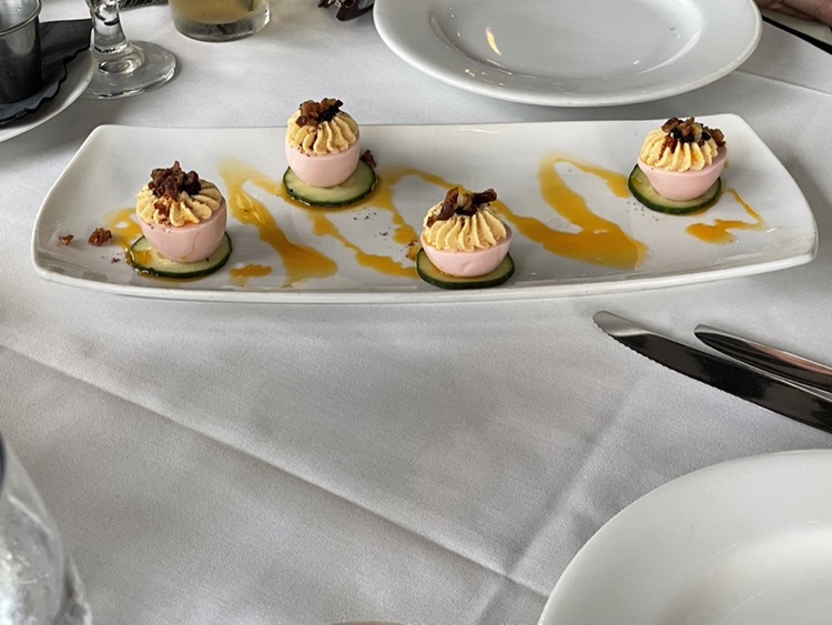 Melvyn's Restaurant & Lounge