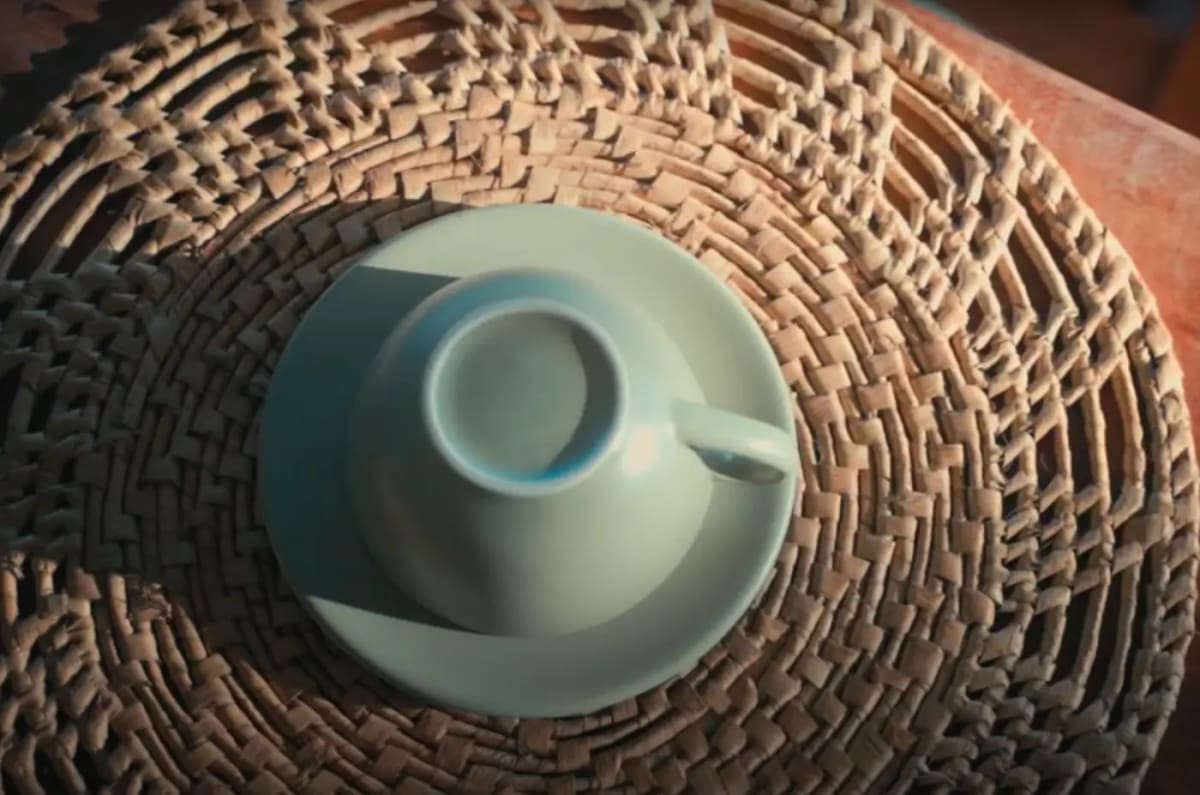 Un cafe reposando en la mesa