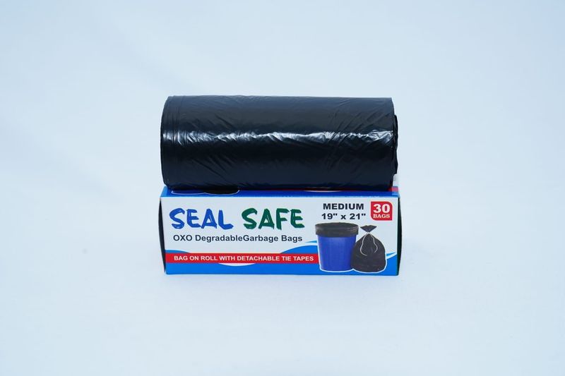 MEDIUM BLACK GARBAGE BAGS 19 X 21 INCHES