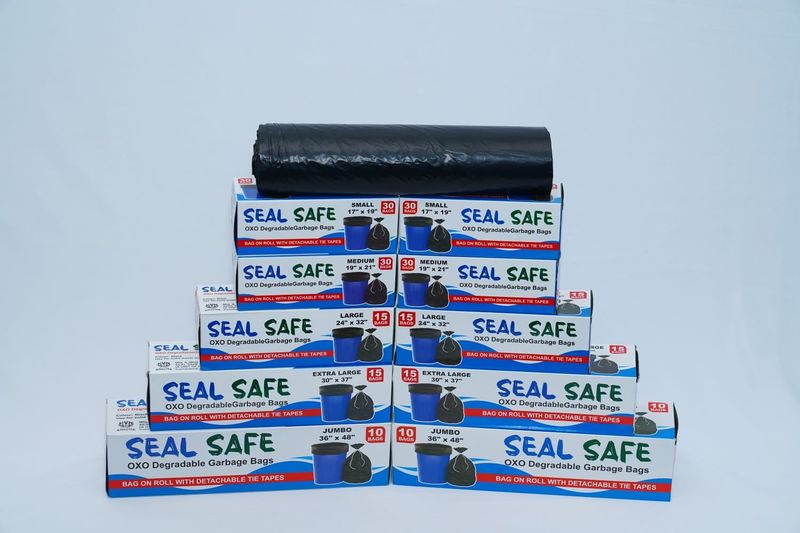 LARGE GARBAGE BLACK ROLLS 24" X 32