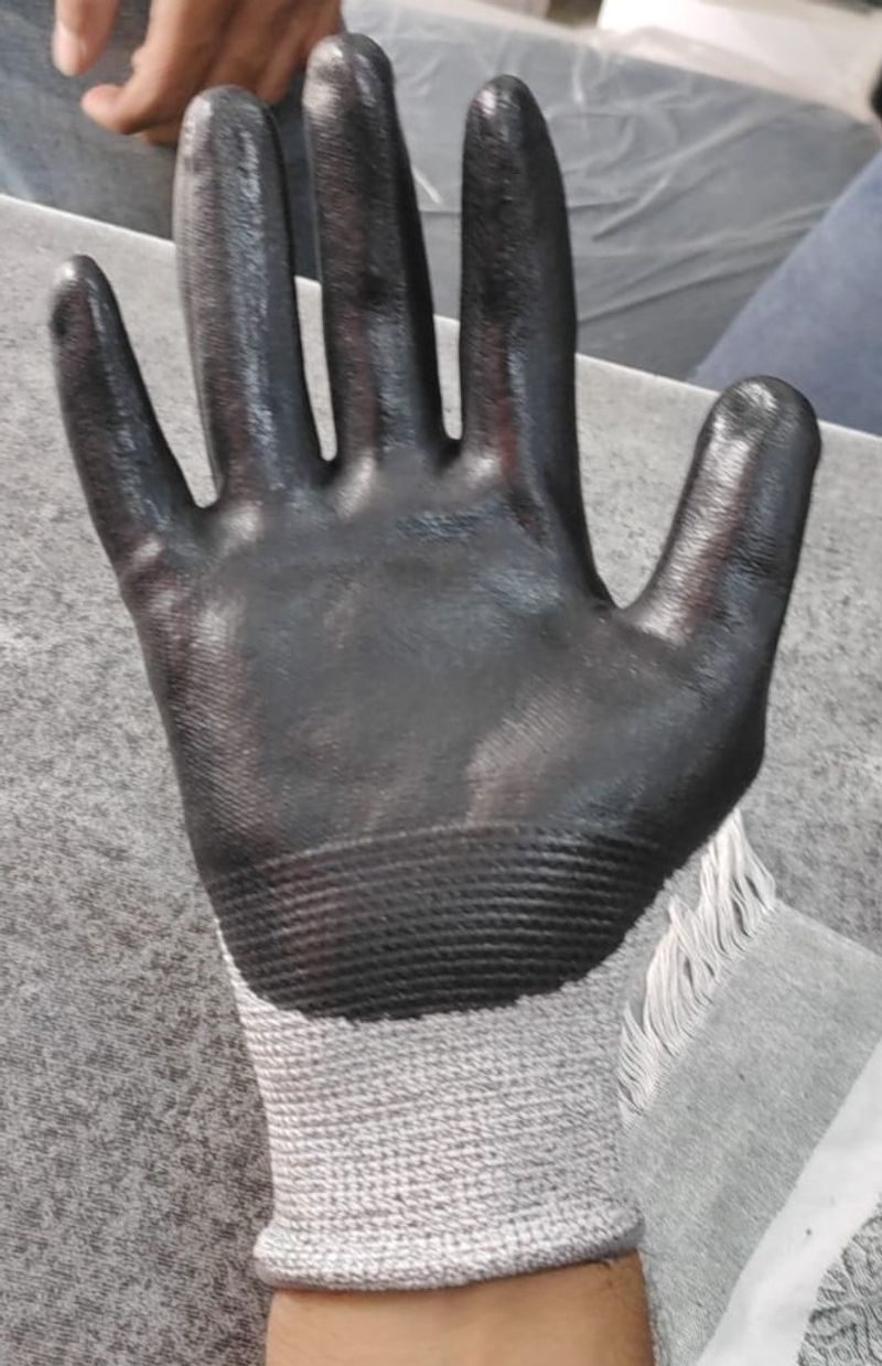Cut level 5 nitrile coated gloves pair