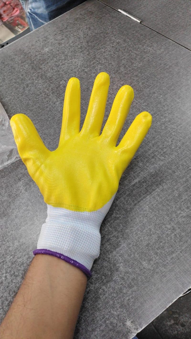 Yello coated nitrile gloves Pair