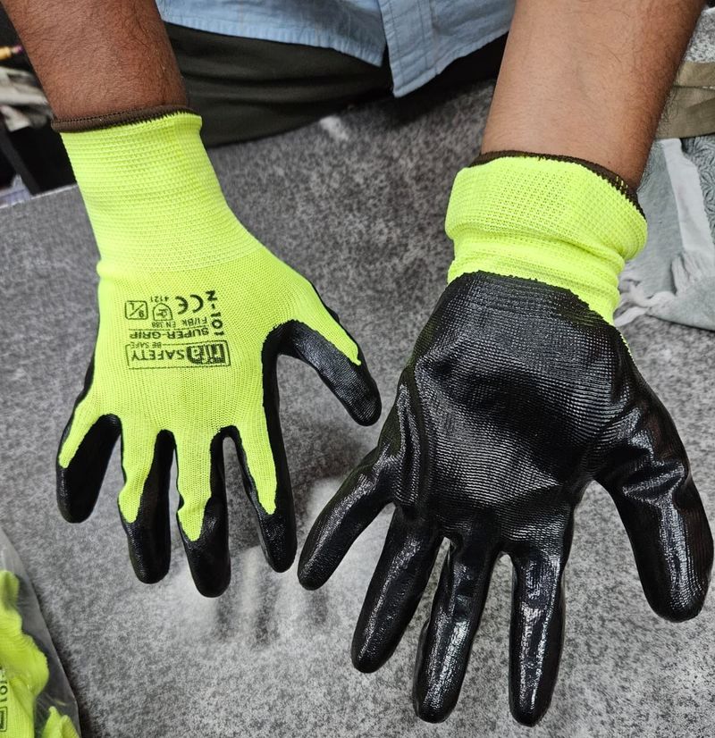 Green black nitrile coated gloves Pair