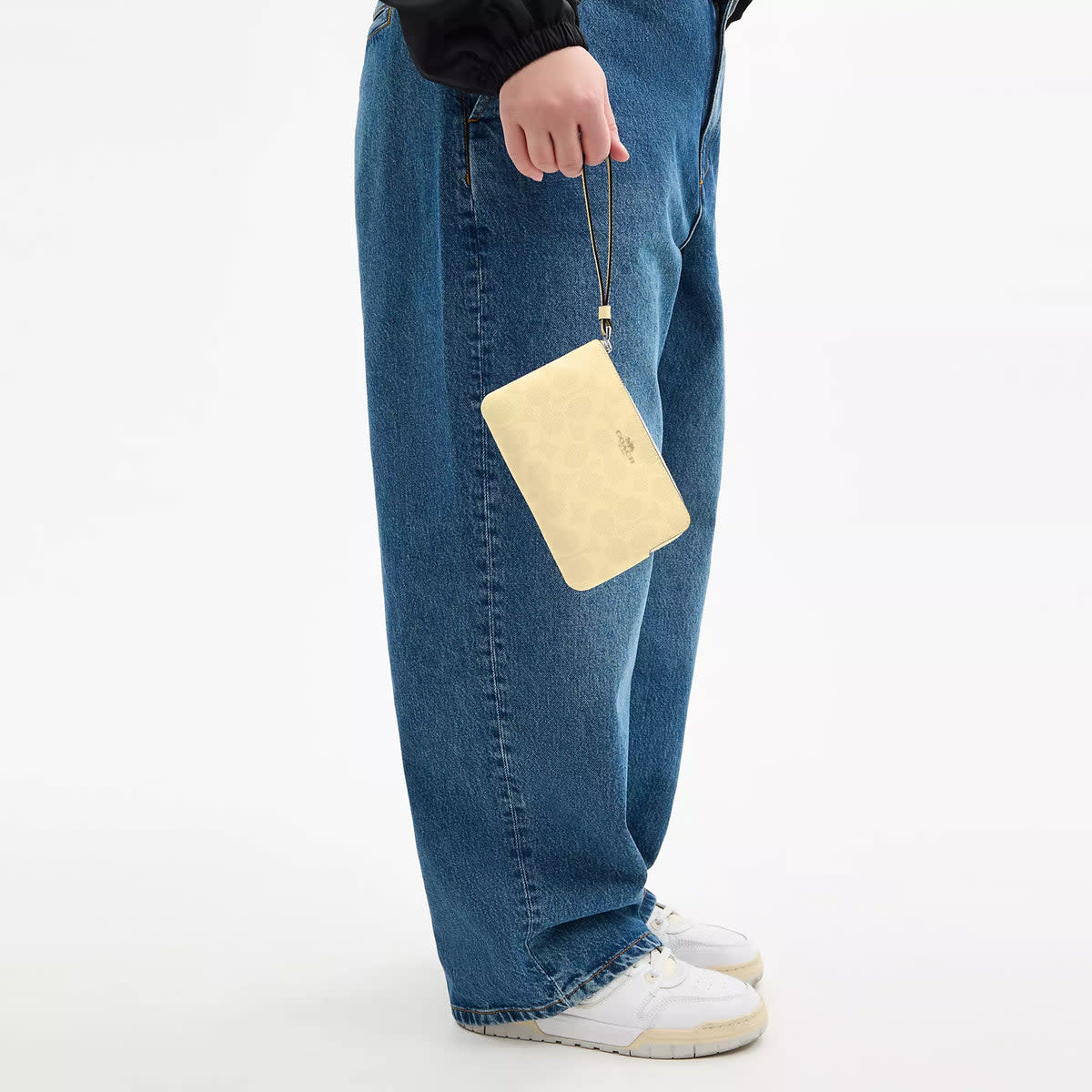 Corner Zip Wristlet In Signature Canvas 3