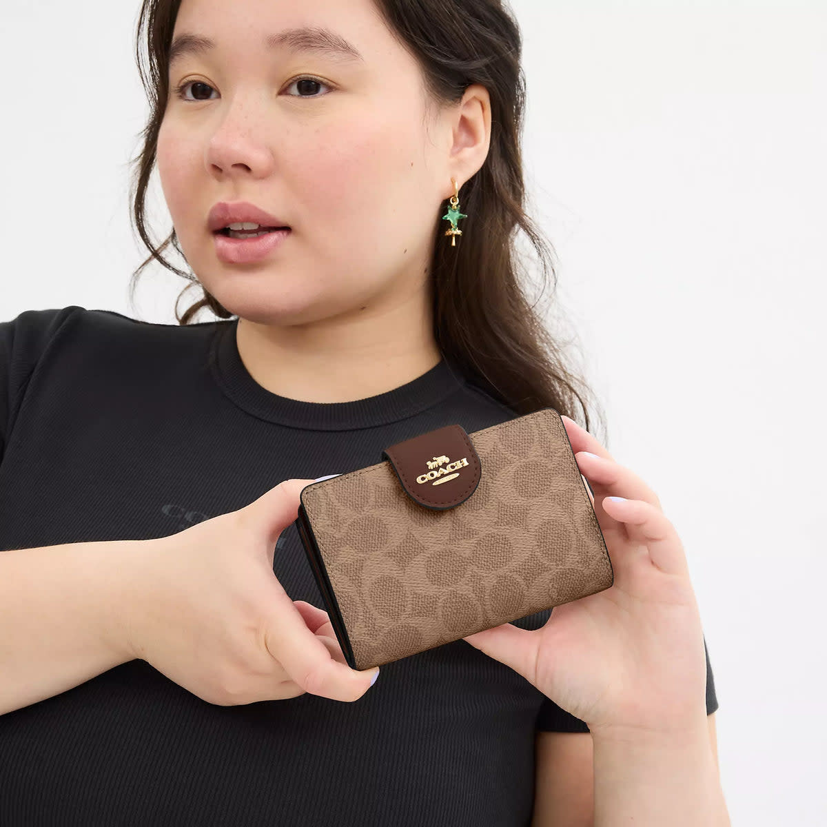 Medium Corner Zip Wallet In Signature Canvas 3