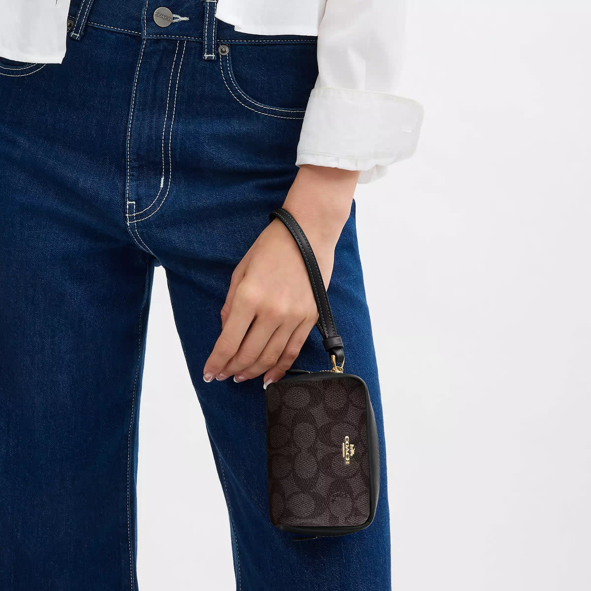 Pouch Wristlet In Signature Canvas 4