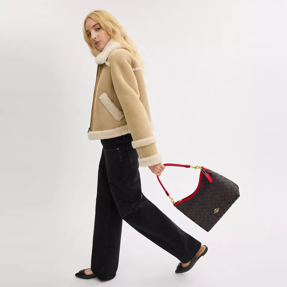 Laurel Shoulder Bag In Signature Canvas 4