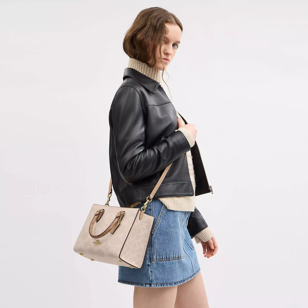 Maggie Small Tote Bag In Blocked Signature Canvas 3