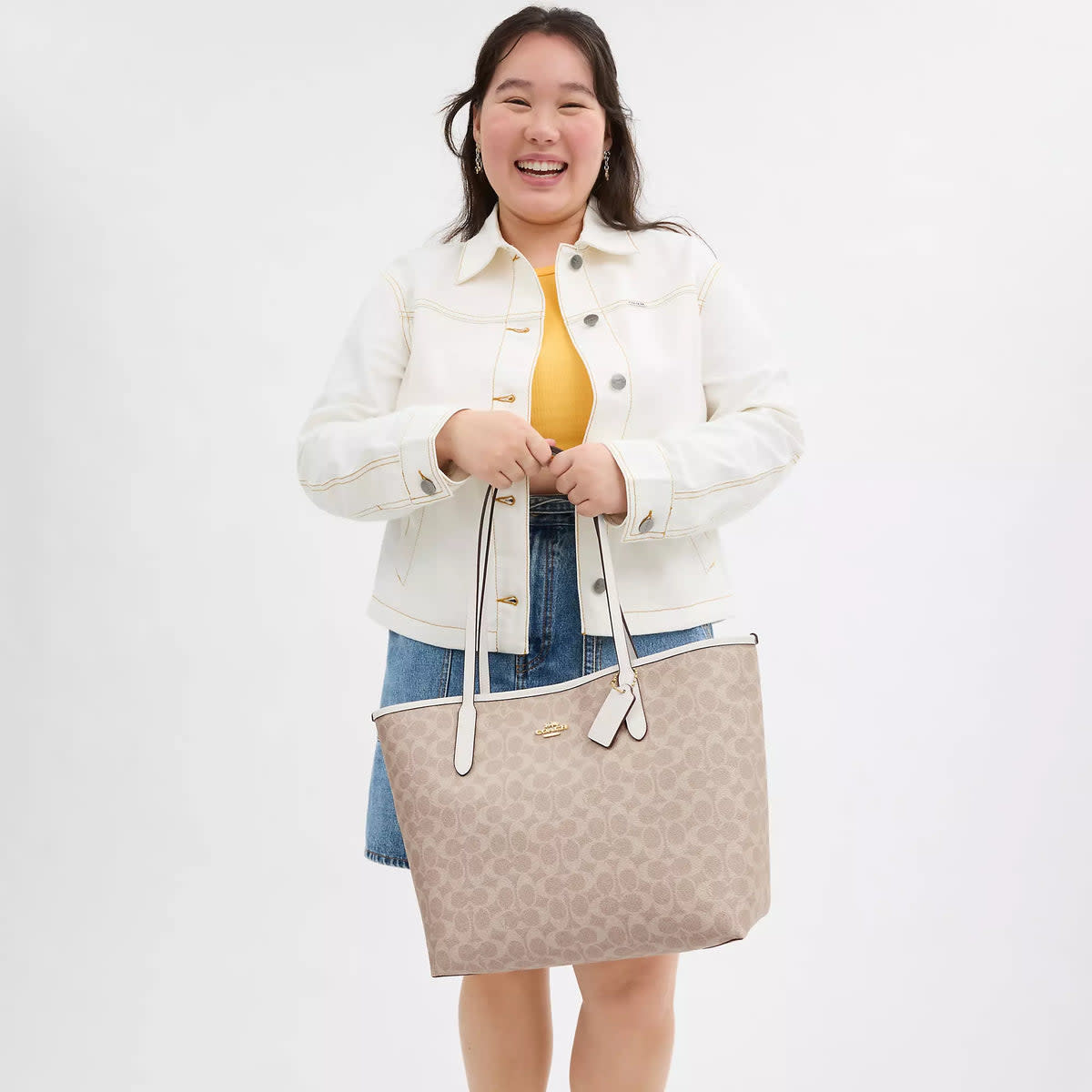 City Tote Bag In Signature Canvas 2