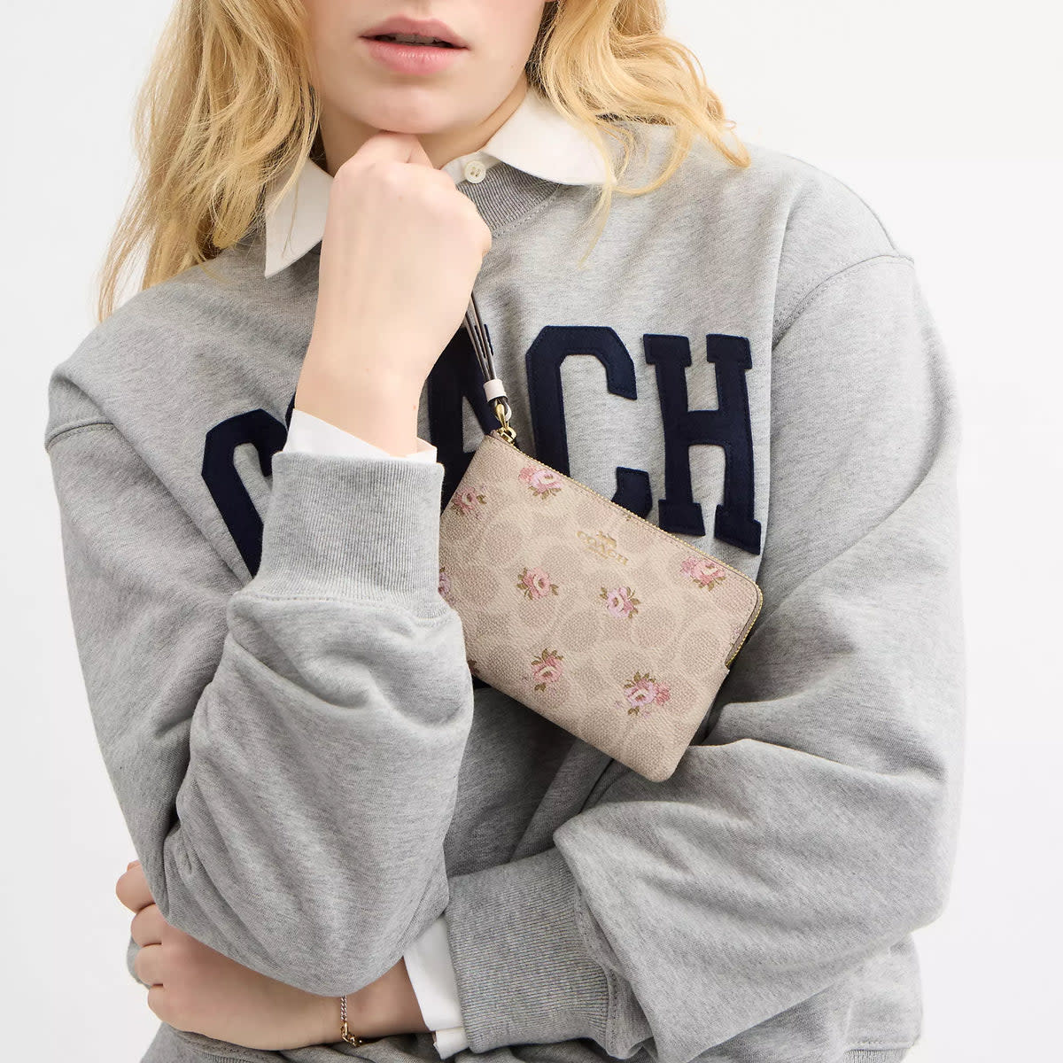 Corner Zip Wristlet In Signature Canvas With Floral Print 4