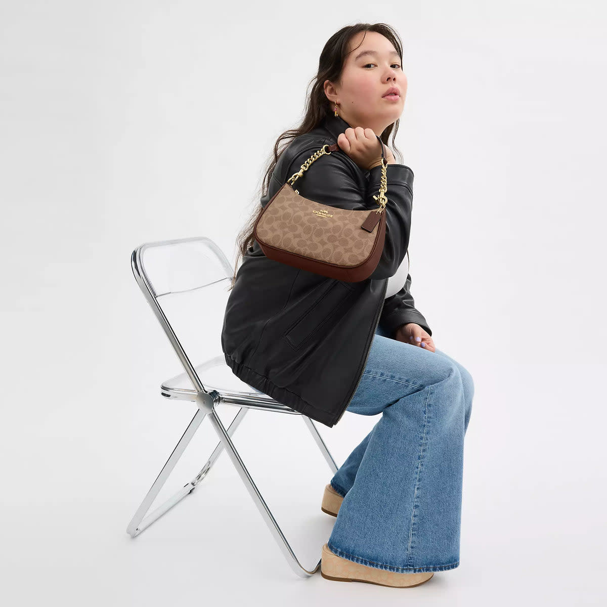 Teri Shoulder Bag In Signature Canvas 4