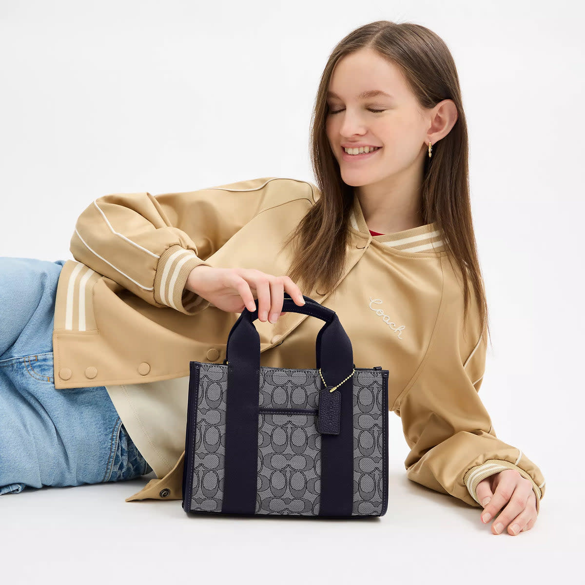 Smith Tote Bag 24 In Signature Jacquard 5