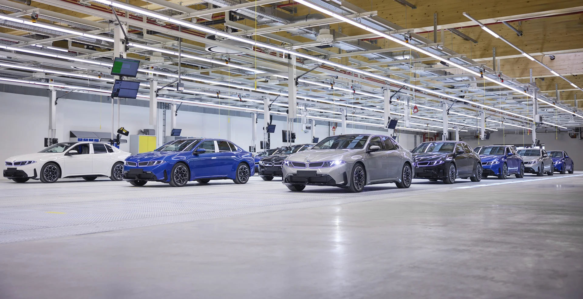 2026 BMW i3 Neue Klasse: 463 HP Sedan Enters Production With 906 KM Range